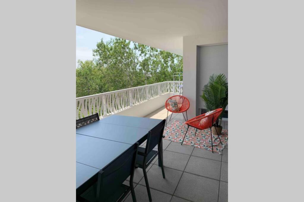 Les Terrasses Du Port Apartment *